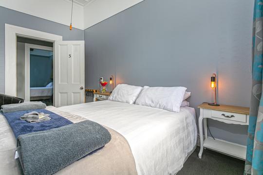 Queen Room at Lady Bowen Bed and Breakfast