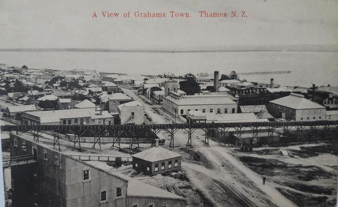 Grahamstown Thames with Lady Bowen Bed and Breakfast in the distance